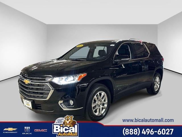2021 Chevrolet Traverse LT Leather in Mosaic Black Metallic — front three-quarter view