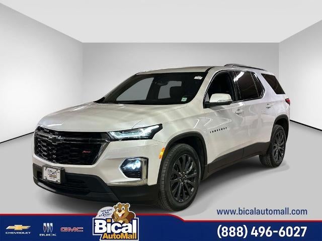 2023 Chevrolet Traverse RS in Iridescent Pearl Tricoat — front three-quarter view