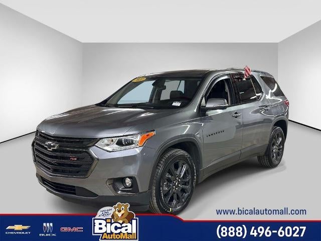 2021 Chevrolet Traverse RS in Satin Steel Metallic — front three-quarter view